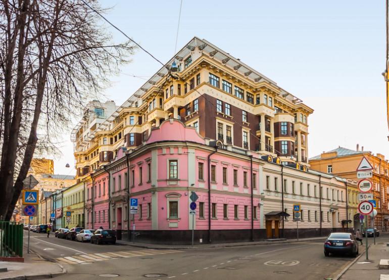 Онегин: Вид от метро или ближайшей остановки