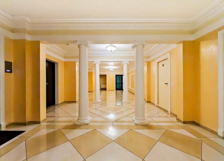 Онегин: Вид от метро или ближайшей остановки